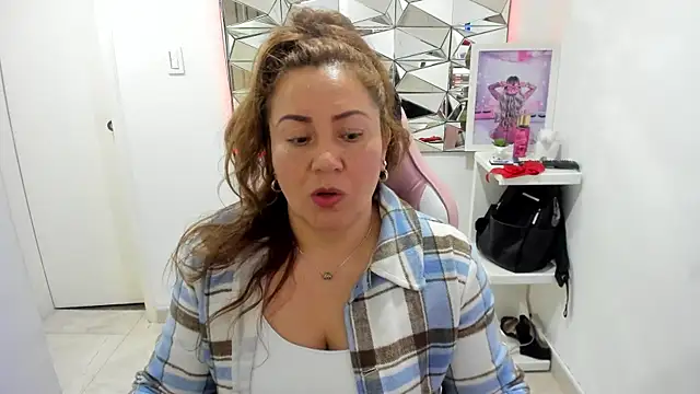 camixxx m online show from May 23, 2026, 11:25 am