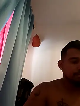 maxiiii125 online show from December 2, 2025, 4:24 pm