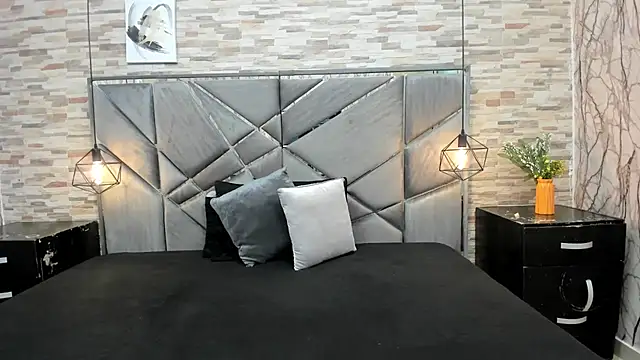 MELODY FIRE  online show from November 4, 2025, 2:49 pm