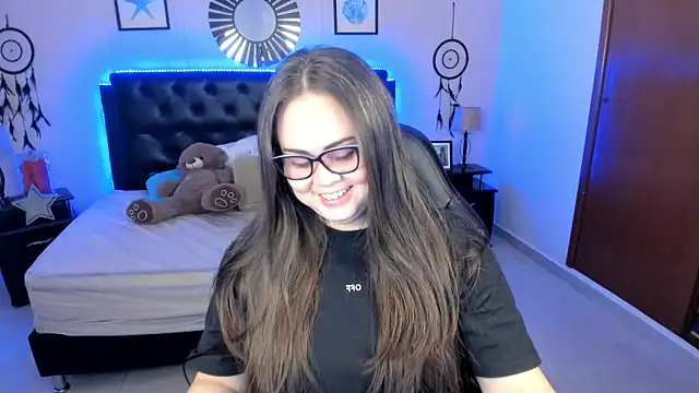Snapshot of LolaVillalobos chatting on May 8, 2026, 12:43 pm LolaVillalobos online show from May 8, 2026, 12:43 pm