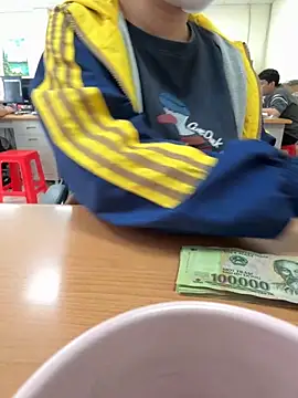 PhuongNhi21 online show from October 4, 2025, 1:58 am