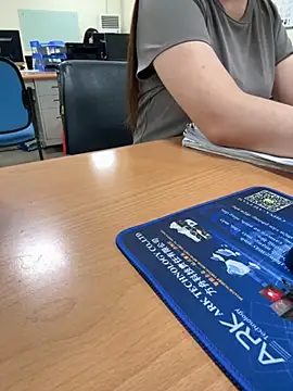 PhuongNhi21 online show from October 7, 2025, 1:36 am