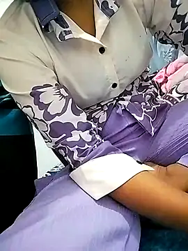 Snapshot of BHABHIJAAN7317 chatting on October 9, 2025, 10:24 am BHABHIJAAN7317 online show from October 9, 2025, 10:24 am