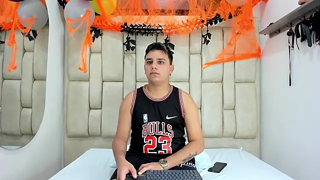 DavilANDkevin2 online show from October 29, 2025, 2:58 am