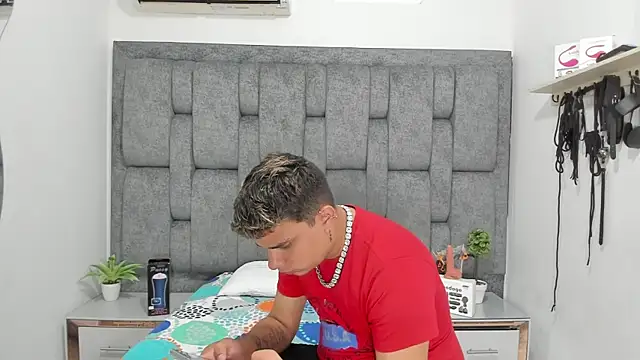 DavilANDkevin2 online show from November 5, 2025, 1:49 am