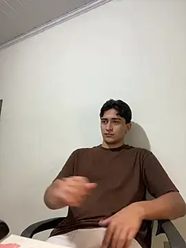 Tavinho067 online show from April 18, 2026, 4:38 am