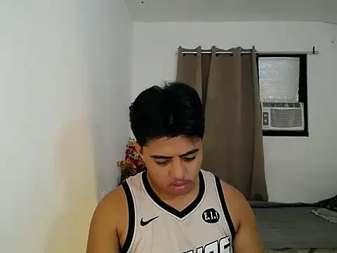 Snapshot of Hugecock2hundle_intown chatting on November 16, 2025, 9:26 am Hugecock2hundle intown online show from November 16, 2025, 9:26 am