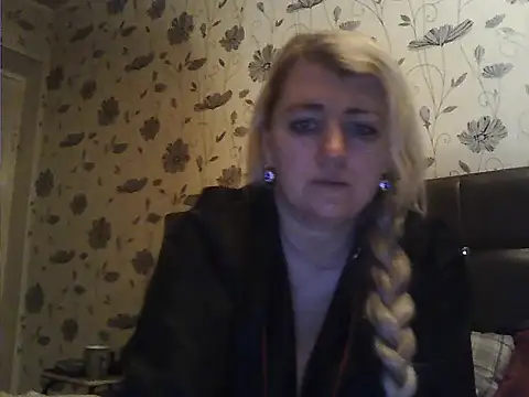 Snapshot of SmileCamille chatting on December 1, 2025, 1:27 pm SmileCamille online show from December 1, 2025, 1:27 pm