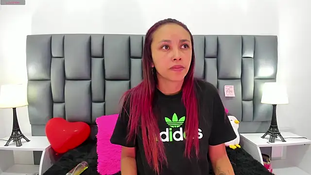 valeriasweet  online show from September 21, 2025, 1:35 pm