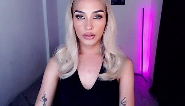 Alicegreenexx online show from April 7, 2026, 6:52 pm