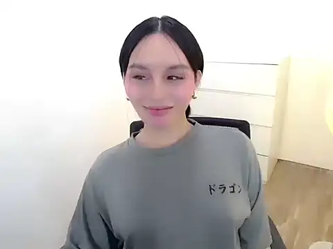 holly tabby online show from September 19, 2025, 8:20 pm