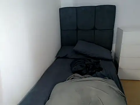 holly tabby online show from December 19, 2025, 11:56 pm