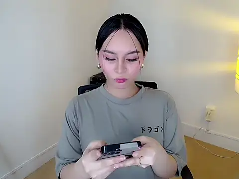 holly tabby online show from January 6, 2026, 9:18 pm