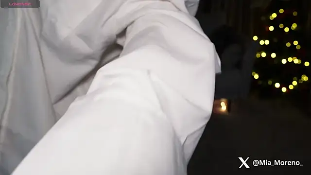 ArianaaSwift online show from December 21, 2025, 5:20 pm