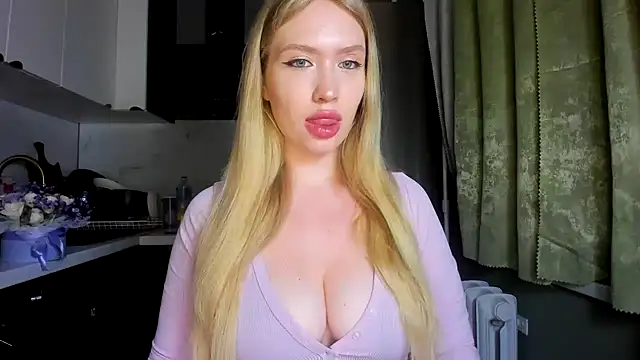 NicoleRiccii online show from September 25, 2025, 7:39 pm