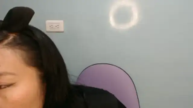 lunna 07 online show from October 23, 2025, 1:43 pm