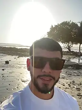 Snapshot of Dimitri_Bass chatting on February 4, 2026, 10:04 pm Dimitri Bass online show from February 4, 2026, 10:04 pm