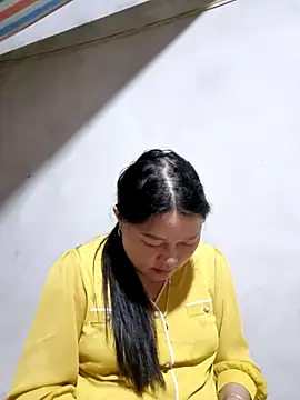 yoowwmr online show from October 26, 2025, 1:17 pm