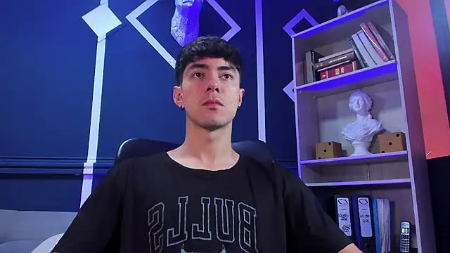 etham wolf  online show from October 1, 2025, 1:06 pm