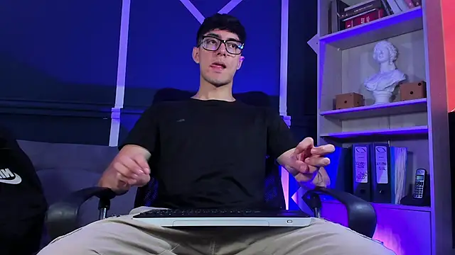 etham wolf  online show from October 8, 2025, 4:15 pm