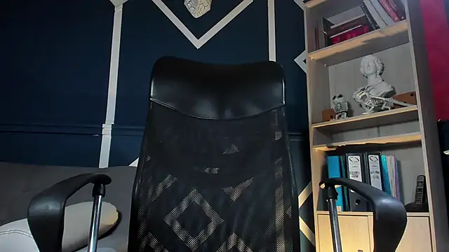 etham wolf  online show from November 8, 2025, 11:10 am