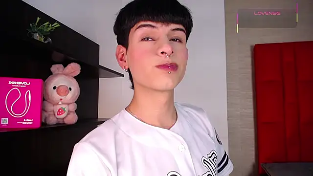 Snapshot of Ezra_Storm chatting on January 18, 2026, 4:38 am Ezra Storm online show from January 18, 2026, 4:38 am