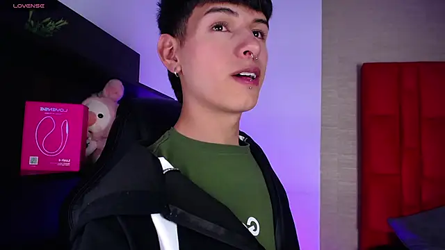 Snapshot of Ezra_Storm chatting on February 1, 2026, 4:55 am Ezra Storm online show from February 1, 2026, 4:55 am