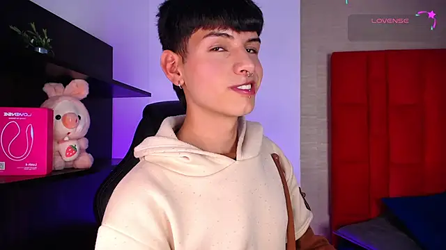 Snapshot of Ezra_Storm chatting on February 4, 2026, 5:02 am Ezra Storm online show from February 4, 2026, 5:02 am