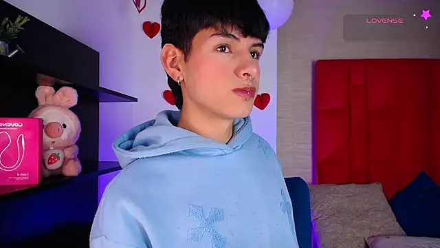 Snapshot of Ezra_Storm chatting on February 19, 2026, 5:03 am Ezra Storm online show from February 19, 2026, 5:03 am