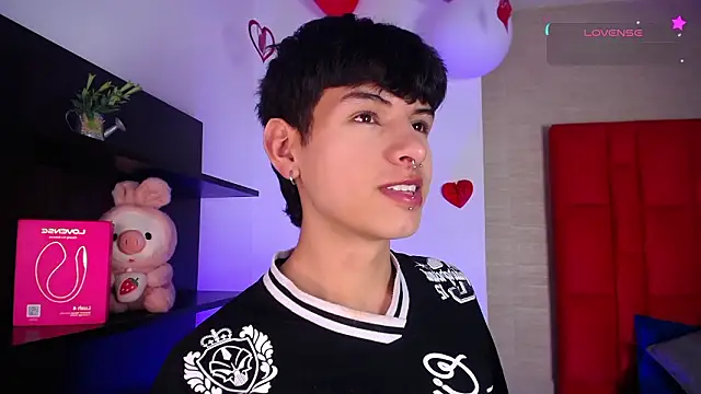 Snapshot of Ezra_Storm chatting on February 22, 2026, 5:40 am Ezra Storm online show from February 22, 2026, 5:40 am