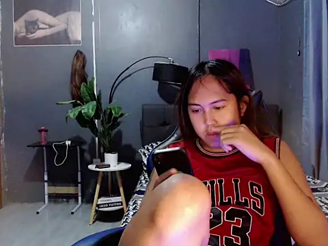 urtranspinay online show from November 28, 2025, 8:55 pm