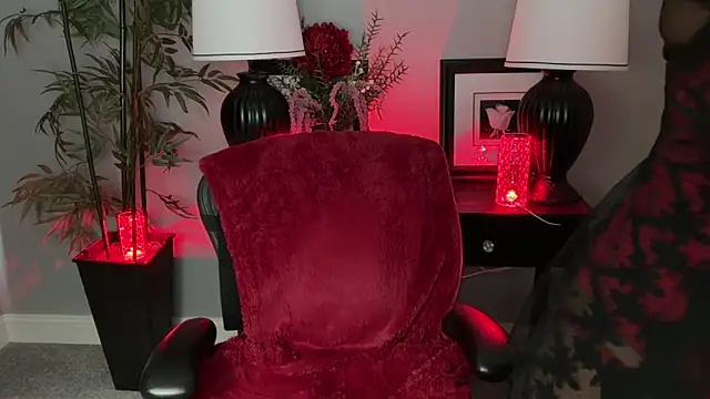 ItsNikki online show from March 12, 2026, 6:14 pm