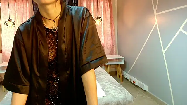 Mia Holly   online show from October 10, 2025, 7:35 pm