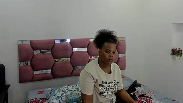 MiiaSmith   online show from October 8, 2025, 8:28 pm