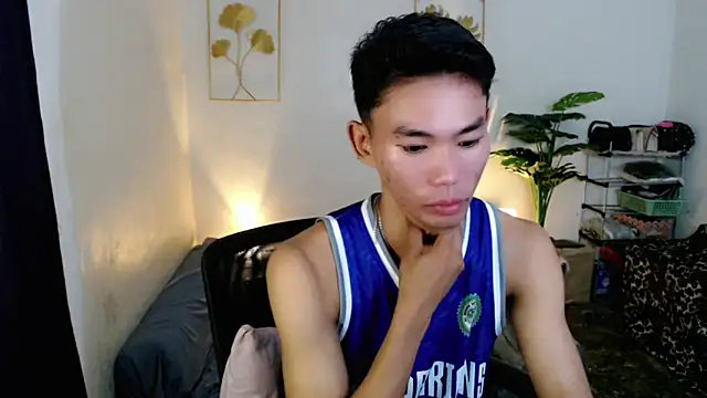 Snapshot of naughty_rence chatting on December 2, 2025, 8:37 pm naughty rence online show from December 2, 2025, 8:37 pm