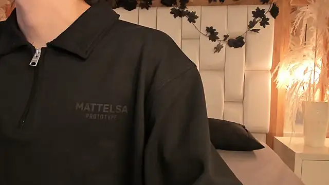 Daphne And Roger online show from December 18, 2025, 11:05 am