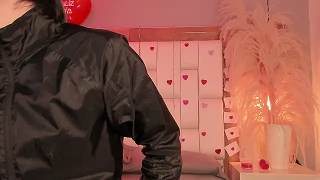 Daphne And Roger online show from February 20, 2026, 11:00 am