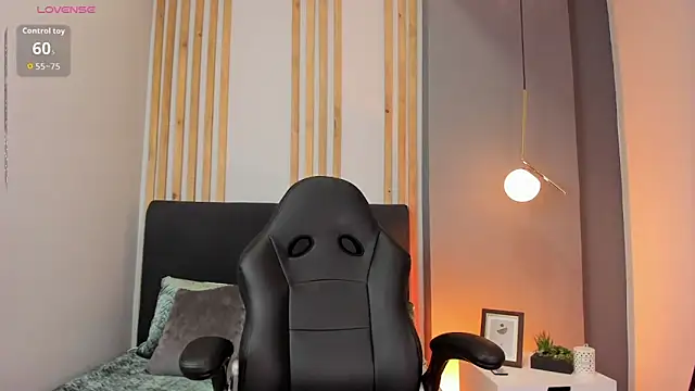 Snapshot of ivy_collins_ chatting on October 24, 2025, 9:44 pm ivy collins online show from October 24, 2025, 9:44 pm