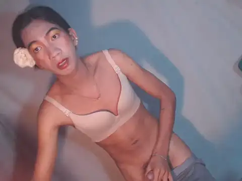 Snapshot of xyourdreamtrans chatting on February 22, 2026, 9:13 pm xyourdreamtrans online show from February 22, 2026, 9:13 pm