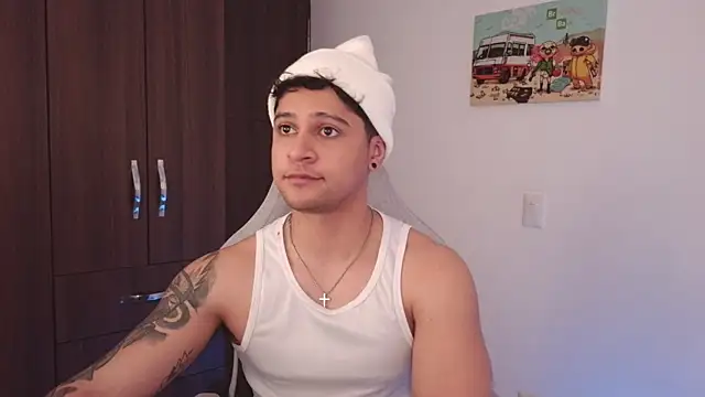 domsantiago  online show from September 10, 2025, 10:43 pm