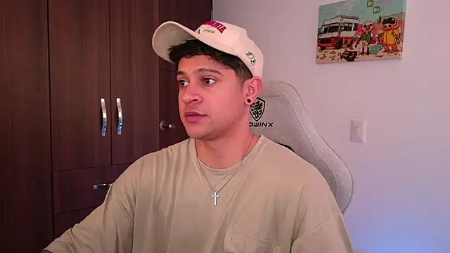 domsantiago  online show from September 12, 2025, 9:48 pm