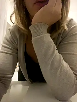 Veryvery30 online show from November 8, 2025, 3:56 pm