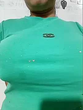 Shiny Babe online show from January 7, 2026, 9:12 am