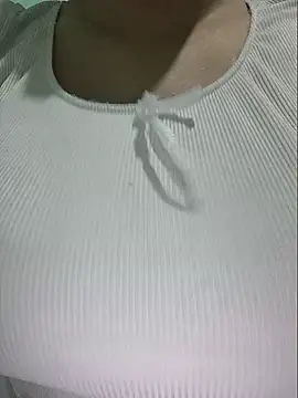 Shiny Babe online show from June 6, 2026, 4:28 am