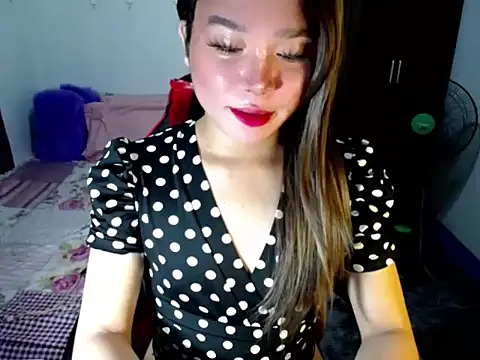 Urassiansweetcummer online show from October 24, 2025, 7:54 pm