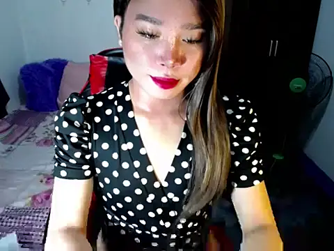 Urassiansweetcummer online show from October 26, 2025, 1:33 am