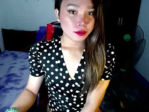 Urassiansweetcummer online show from November 3, 2025, 2:13 am