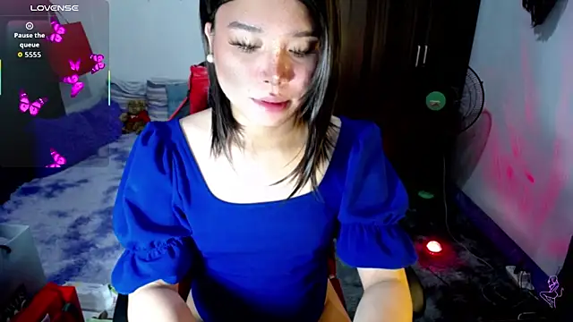 Urassiansweetcummer online show from February 18, 2026, 8:10 am