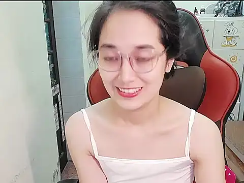 Shulee21 online show from September 19, 2025, 1:29 am