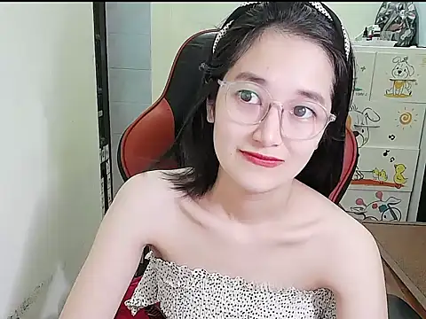 Shulee21 online show from September 24, 2025, 1:20 am